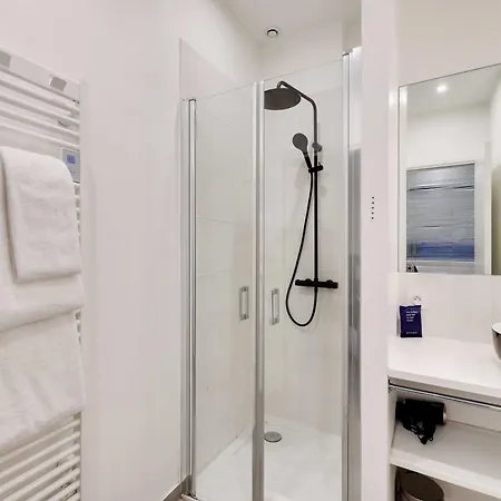 Modern - 2br-6p-oberkampf Apartman